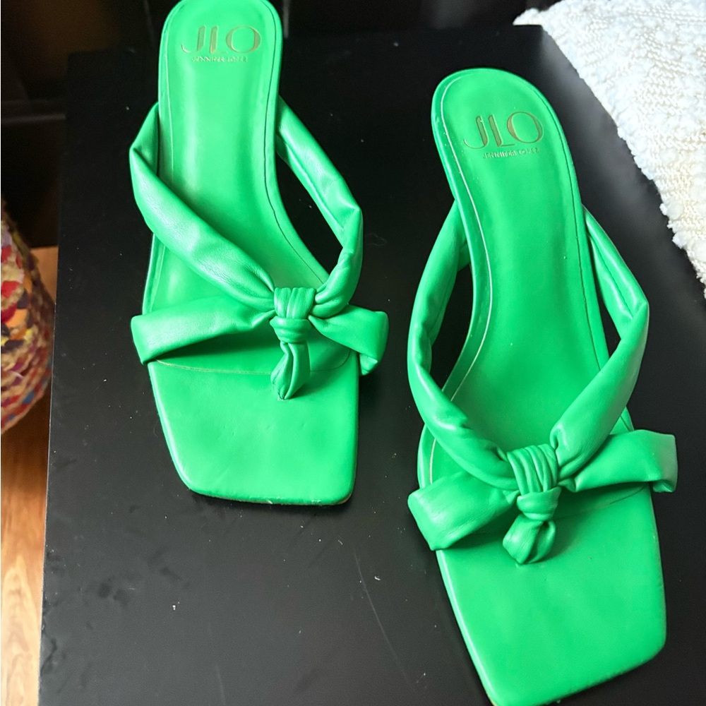 Jennifer Lopez Vibrant Green Heels - Picture 3 of 5